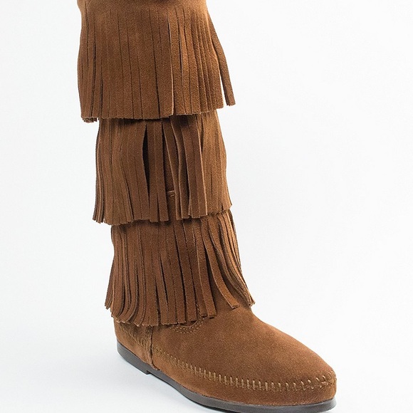 Minnetonka Fringe Boot - Picture 1 of 8